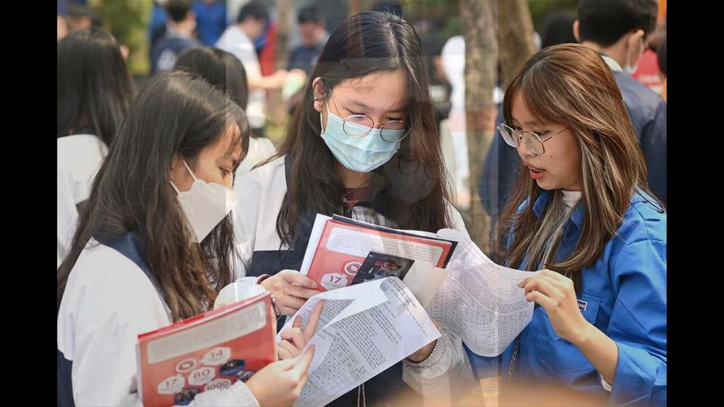 học sinh học tập