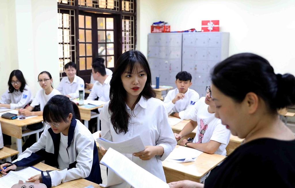 học sinh ôn thi